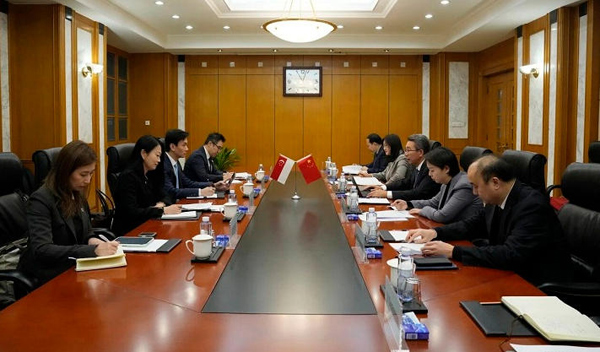 申长雨与新加坡知识产权局局长陈光辉举行双边会谈